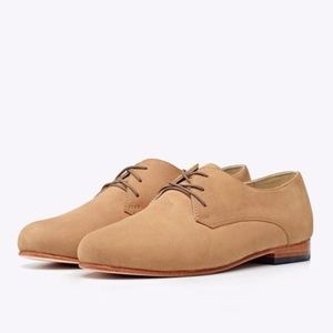 Nisolo Oliver Oxfords in tan, size 8